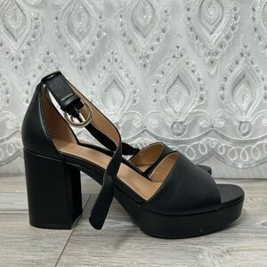 Naturalizer Black Chunky Heels